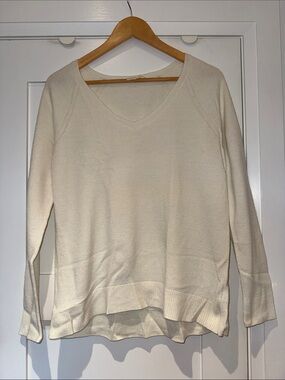 Women's white V-Neck Lightweight Sweater